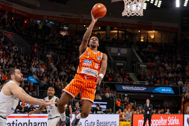 easyCredit BBL Ratiopharm Ulm vs Syntainics MBC 01 04 2026 Ulm, GERMANY 01 April 2026 Justin Simon Ratiopharm Ulm, 15 scoring at the basket during the match between Ratiopharm Ulm and Syntainics MBC on matchday 27 of the easyCredit BBL at the ratiopharm Arena Ulm Copyright: xBEAUTIFULxSPORTS Steinx