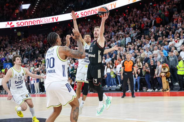 Andreas Obst FC Bayern Basketball, 13 with Wade Baldwin Fenerbahce Beko Istanbul, 02 , GER, FC Bayern Basketball vs Fenerbahce Beko Istanbul, Basketball, Euroleague, 35 Matchday, Season 2025 2026, 01 04 2026, GER, FC Bayern Basketball vs Fenerbahce Beko Istanbul, Basketball, Euroleague, 35 Matchday, Season 2025 2026, 01 04 2026 Munich Copyright: xEibner-Pressefoto JennixMaulx EP_JML