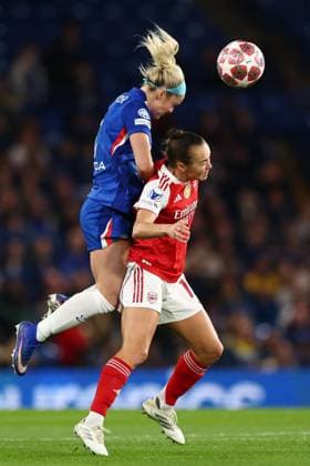 Ellie Carpenter of Chelsea Women and Caitlin Foord of Arsenal Women battle for the ball Chelsea Women v Arsenal Women, UEFA Women s Champions League, Quarter Final, Second Leg, Football, Stamford Bridge, London, UK - 01 Apr 2026London Stamford Bridge United Kingdom EDITORIAL USE ONLY No use with unauthorised audio, video, data, fixture lists, club league logos or live services. Online in-match use limited to 120 images, no video emulation. No use in betting, games or single club league player publications.  Copyright: xSimonxDael Shutterstockx 16808990r