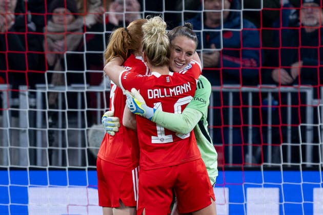 Stine Ballisager Pedersen FC Bayern Muenchen Women, 03 , Linda Dallmann FC Bayern Muenchen Women, 10 and Ena Mahmutovic Goalkeeper, FC Bayern Muenchen Women, 32 are happy about the victory GER, FC Bayern Muenchen vs Manchester United W F C , Football, UEFA Womans Champions League, quarter-final second leg, 2025 2026 season, 01 04 2026 GER, FC Bayern Muenchen vs Manchester United W F C , Football, UEFA Womans Champions League, quarter-final second leg, 2025 2026 season, 01 04 2026 Muenchen Copyright: xEibner-Pressefoto HeikexFeinerx EP_HFR