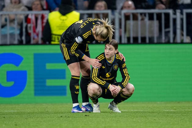 Lea Schueller Manchester United WFC, 24 tested Jess Park Manchester United WFC, 08 after defeat GER, FC Bayern Muenchen vs Manchester United W F C , Football, UEFA Womans Champions League, Quarter-final second leg, 2025 2026 season, 01 04 2026 GER, FC Bayern Muenchen vs Manchester United W F C , Football, UEFA Womans Champions League, Quarter-final second leg, 2025 2026 season, 01 04 2026 Muenchen Copyright: xEibner-Pressefoto HeikexFeinerx EP_HFR