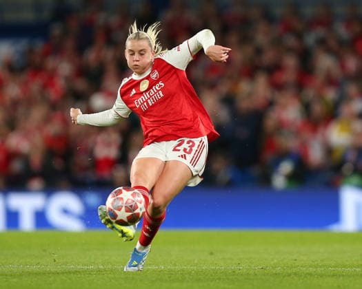 LONDON, ENGLAND - APRIL 01: Alessia Russo of Arsenal passes the ball during the UEFA Womens Champions League 2025 26 Quarter Final Second Leg match between Chelsea and Arsenal at Stamford Bridge on April 01, 2026 in London, England.  Copyright: xJayxPatel SPPx Sportspressphoto_SPR122739