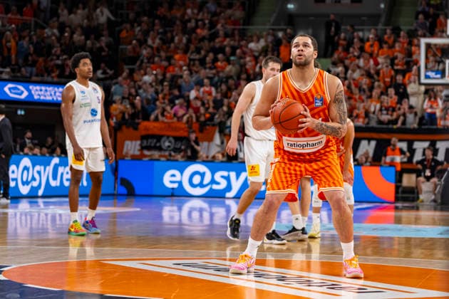 easyCredit BBL Ratiopharm Ulm vs Syntainics MBC 01 04 2026 Ulm, GERMANY 01 April 2026 Christopher Ledlum Ratiopharm Ulm, 4 at the free throw during the game between Ratiopharm Ulm and Syntainics MBC on matchday 27 of the easyCredit BBL at the ratiopharm Arena Ulm Copyright: xBEAUTIFULxSPORTS Steinx