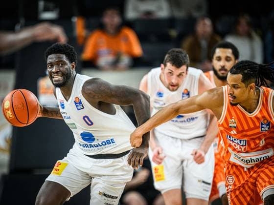 Neu Ulm, Germany, 01 04 26 Khyri Thomas Syntainics MBC and Nelson Weidemann ratiopharm ulm battle for the ball during the Basketball Bundesliga match between ratiopharm ulm vs Syntainics MBC at the ratiopharm Arena on April 01, 2026 in Neu Ulm, Germany Photo by Harry Langer DeFodi Images ratiopharm Arena, Germany, 01 04 26 Khyri Thomas Syntainics MBC and Nelson Weidemann ratiopharm ulm battle for the ball during the Basketball Bundesliga match between ratiopharm ulm vs Syntainics MBC at Neu Ulm on April 1, 2026 in ratiopharm Arena, Germany Photo by Harry Langer DeFodi Images Photo by Harry Langer DeFodi Images