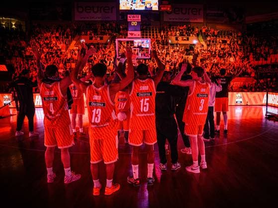 Neu Ulm, Germany, 01 04 26 Ulm players celebrate victory during the Basketball Bundesliga match between ratiopharm ulm vs Syntainics MBC at ratiopharm Arena on April 01, 2026 in Neu Ulm, Germany Photo by Harry Langer DeFodi Images ratiopharm Arena, Germany, 01 04 26 Ulm players celebrate victory during the Basketball Bundesliga match between ratiopharm ulm vs Syntainics MBC at Neu Ulm on April 1, 2026 in ratiopharm Arena, Germany Photo by Harry Langer DeFodi Images Photo by Harry Langer DeFodi Images