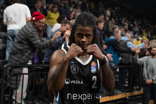 GER, Basketball, easy Credit BBL, EWE Baskets Oldenburg vs Veolia Towers Hamburg 01 04 2026, EWE Arena, Oldenburg, GER, easy Credit BBL, EWE Baskets Oldenburg vs Veolia Towers Hamburg, in the picture Leonard THORPE JR Veolia Towers Hamburg 2 after the victory against Oldenburg nordphotoxgmbhx xRojahn nph00310