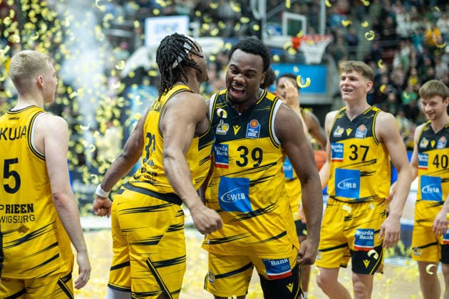 Keeshawn Kellman MHP RIESEN Ludwigsburg, 32 , Maxwell Temoka MHP RIESEN Ludwigsburg, 39 , positive emotions, GER, MHP RIESEN Ludwigsburg vs Niners Chemnitz, Basketball Bundesliga, easycredit BBL, Matchday 27, Season 2025 2026, 01 04 2026, GER, MHP RIESEN Ludwigsburg vs Niners Chemnitz, Basketball Bundesliga, easycredit BBL, Matchday 27, Season 2025 2026, 01 04 2026 Ludwigsburg Copyright: xEibner-Pressefoto SaschaxWaltherx EP_EER