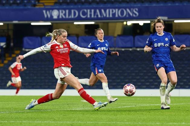 Alessia Russo of Arsenal Women with a shot on goal Chelsea Women v Arsenal Women, UEFA Women s Champions League, Quarter Final, Second Leg, Football, Stamford Bridge, London, UK - 01 Apr 2026London Stamford Bridge United Kingdom EDITORIAL USE ONLY No use with unauthorised audio, video, data, fixture lists, club league logos or live services. Online in-match use limited to 120 images, no video emulation. No use in betting, games or single club league player publications.  Copyright: xSimonxDael Shutterstockx 16808990z