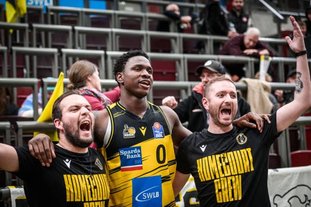 Babacar Sane MHP RIESEN Ludwigsburg, 00 Cheering with fans GER, MHP Riesen Ludwigsburg vs Niners Chemnitz, Basketball Bundesliga, easycredit BBL, 27 Matchday, Season 2025 2026, 01 04 2026 GER, MHP Riesen Ludwigsburg vs Niners Chemnitz, Basketball Bundesliga, easycredit BBL, 27 Matchday, Season 2025 2026, 01 04 2026 Ludwigsburg Copyright: xSandyxDinkelackerx EP_SDR