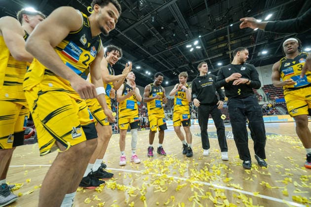 Cheers and joy after the victory at MHP RIESEN Ludwigsburg, GER, MHP RIESEN Ludwigsburg vs Niners Chemnitz, Basketball Bundesliga, easycredit BBL, Matchday 27, Season 2025 2026, 01 04 2026, GER, MHP RIESEN Ludwigsburg vs Niners Chemnitz, Basketball Bundesliga, easycredit BBL, Matchday 27, Season 2025 2026, 01 04 2026 Ludwigsburg Copyright: xEibner-Pressefoto SaschaxWaltherx EP_EER