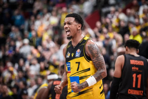 Elijah Hughes MHP RIESEN Ludwigsburg, 07 cheers, joy GER, MHP Riesen Ludwigsburg vs Niners Chemnitz, Basketball Bundesliga, easycredit BBL, Matchday 27, Season 2025 2026, 01 04 2026 GER, MHP Riesen Ludwigsburg vs Niners Chemnitz, Basketball Bundesliga, easycredit BBL, Matchday 27, Season 2025 2026, 01 04 2026 Ludwigsburg Copyright: xSandyxDinkelackerx EP_SDR