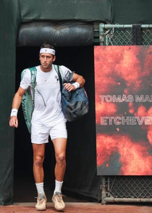 HOUSTON, TX - APRIL 01: Tomas Martin Etcheverry (ARG) enters the court for the singles round of 16 match at the Men™s Clay Court Championship on April 1, 2026 at River Oaks Country Club in Houston(Photo by Leslie Plaza Johnson Icon Sportswire) TENNIS: APR 01 US Men s Clay Court Championship EDITORIAL USE ONLY Icon260401003