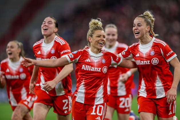 GER, Munich, Bayern Munich vs Manchester United, WomenÂs Champions League, Football, UEFA, 2025 2026 season, Allianz Arena, quarter-final, second leg in the picture Linda Dallmann Bayern Munich 10 scores the goal to 2 1, goal, joy, jubilation and emotion, goal scored, Giulia Gwinn Bayern Munich 7 DFB DFL REGULATIONS PROHIBIT ANY USE OF PHOTOGRAPHS AS IMAGE SEQUENCES AND OR QUASI VIDEO, 01 04 2026 Copyright: HMBxMedia HendrikxHamelau