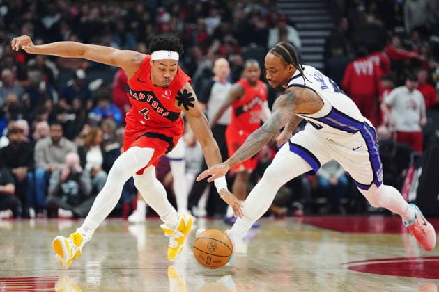 April 1, 2026, Toronto, On, CANADA: Toronto Raptors Scottie Barnes (4) and Sacramento Kings DeMar DeRozan (10) battle for the ball during first half NBA, Basketball Herren, USA basketball action in Toronto on Wednesday, April 1, 2026. Canada News - April 1, 2026  - ZUMAc35_ 20260401_zaf_c35_088 Copyright: xFrankxGunnx