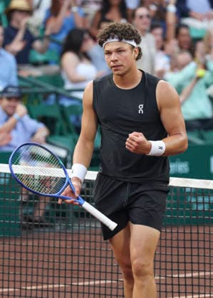HOUSTON, TX - APRIL 01: Ben Shelton (USA) reacts during the singles round of 16 match at the Men™s Clay Court Championship on April 1, 2026 at River Oaks Country Club in Houston, TX. (Photo by Leslie Plaza Johnson Icon Sportswire) TENNIS: APR 01 US Men s Clay Court Championship EDITORIAL USE ONLY Icon260401161