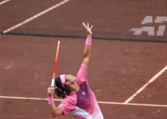 HOUSTON, TX - APRIL 01: Zhizhen Zhang (CHN) serves the ball in the singles round of 16 match at the Men™s Clay Court Championship on April 1, 2026 at River Oaks Country Club in Houston, TX. (Photo by Leslie Plaza Johnson Icon Sportswire) TENNIS: APR 01 US Men s Clay Court Championship EDITORIAL USE ONLY Icon260401114
