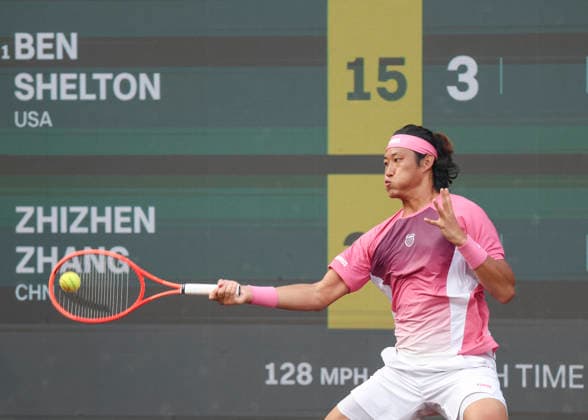 HOUSTON, TX - APRIL 01: Zhizhen Zhang (CHN) in action in the singles round of 16 match at the Men™s Clay Court Championship on April 1, 2026 at River Oaks Country Club in Houston, TX. (Photo by Leslie Plaza Johnson Icon Sportswire) TENNIS: APR 01 US Men s Clay Court Championship EDITORIAL USE ONLY Icon260401128