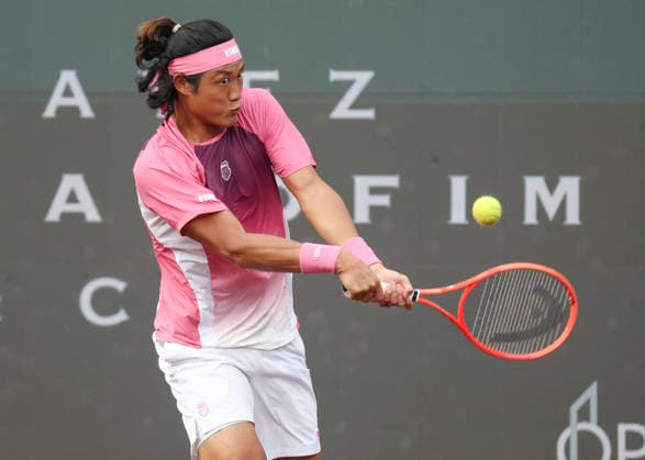 HOUSTON, TX - APRIL 01: Zhizhen Zhang (CHN) in action in the singles round of 16 match at the Men™s Clay Court Championship on April 1, 2026 at River Oaks Country Club in Houston, TX. (Photo by Leslie Plaza Johnson Icon Sportswire) TENNIS: APR 01 US Men s Clay Court Championship EDITORIAL USE ONLY Icon260401121