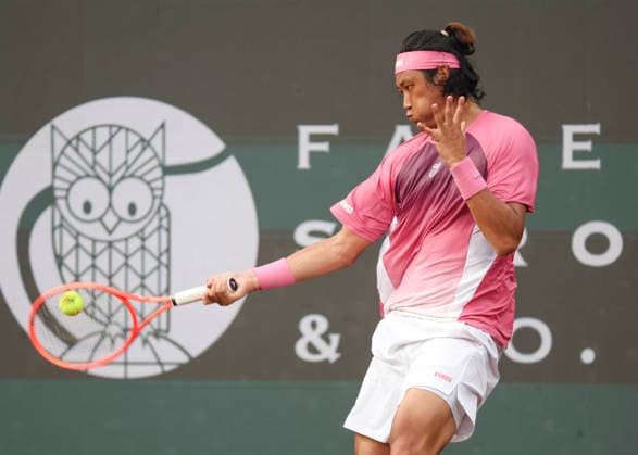 HOUSTON, TX - APRIL 01: Zhizhen Zhang (CHN) in action n the singles round of 16 match at the Men™s Clay Court Championship on April 1, 2026 at River Oaks Country Club in Houston, TX. (Photo by Leslie Plaza Johnson Icon Sportswire) TENNIS: APR 01 US Men s Clay Court Championship EDITORIAL USE ONLY Icon260401148