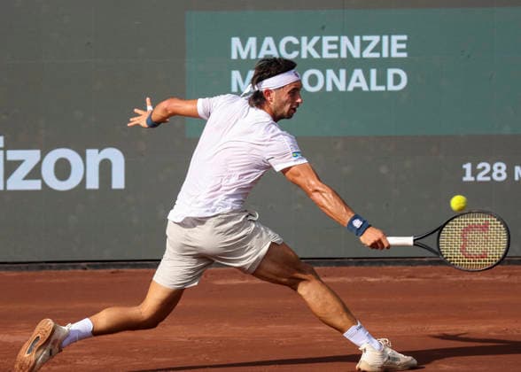 HOUSTON, TX - APRIL 01: Thiago Agustin Tirante (ARG) in action during the singles round of 16 match at the Men™s Clay Court Championship on April 1, 2026 at River Oaks Country Club in Houston, TX. (Photo by Leslie Plaza Johnson Icon Sportswire) TENNIS: APR 01 US Men s Clay Court Championship EDITORIAL USE ONLY Icon260401085