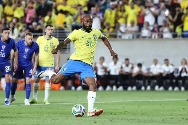 ORLANDO, FL - MARCH 31: Brazil forward Igor Thiago (21) converts a penalty kick for a goal in the second half during the match between Brazil and Croatia on Tuesday, March 31, 2026 at Camping World Stadium in Orlando, FL. (Photo by Peter Joneleit Icon Sportswire) SOCCER: MAR 31 Road to 26 Brazil vs Croatia EDITORIAL USE ONLY Icon260331027