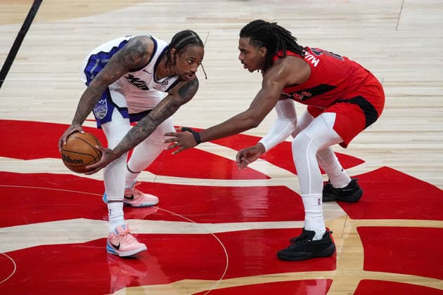 Sacramento Kings vs Toronto Raptors TORONTO, CANADA - APRIL 1 : DeMar Derozan (10) of Sacramento Kings in action during the NBA, Basketball Herren, USA basketball game between Sacramento Kings and Toronto Raptors at the Scotiabank Arena on April 1, 2026 in Toronto, Ontario, Canada. Mert Alper Dervis Anadolu Ontario Canada. Editorial use only. Please get in touch for any other usage.  Copyright: x2026xAnadoluxMertxAlperxDervisx