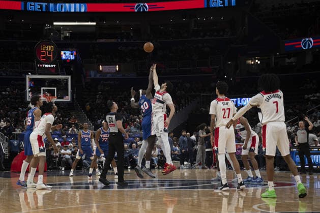 Philadelphia 76ers vs Washington Wizards - NBA, Basketball Herren, USA WASHINGTON DC, UNITED STATES - APRIL 1 : Tristan Vukcevic (00) of Washington Wizards in action against Adem Bona (30) of Philadelphia 76ers during the NBA basketball game between Philadelphia 76ers and Washington Wizards at the Capital One Arena on April 1, 2026 in Washington DC, United States. Celal Gunes Anadolu Washington United States. Editorial use only. Please get in touch for any other usage.  Copyright: x2026xAnadoluxCelalxGunesx