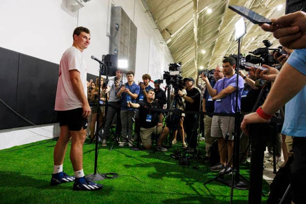 April 1, 2026, Bloomington, Indiana, United States: Indiana Hoosiers quarterback Fernando Mendoza (15) speaks to the media during NFL, American Football Herren, USA Pro Day. The Indiana Hoosiers held their NFL Pro Day, giving draft-eligible players the opportunity to showcase their skills in front of scouts, coaches, and executives from the National Football League. The event serves as a key step in the pre-draft process, allowing prospects to perform drills and position workouts to improve their chances ahead of the upcoming NFL Draft. NFL Pro Day In Bloomington, USA - 01 Apr 2026  - ZUMAs197 20260401_aaa_s197_474 Copyright: xJeremyxHoganx
