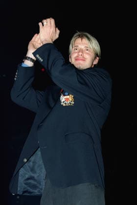 Manchester United, ManU Treble Winning Victory Parade David Beckham of Manchester United celebrates during the Treble Winning Victory Parade on Deansgate on May 30, 1999 in Manchester, England. Manchester Deansgate England United Kingdom Copyright: xAllstarxPicturexLibraryxLtdx