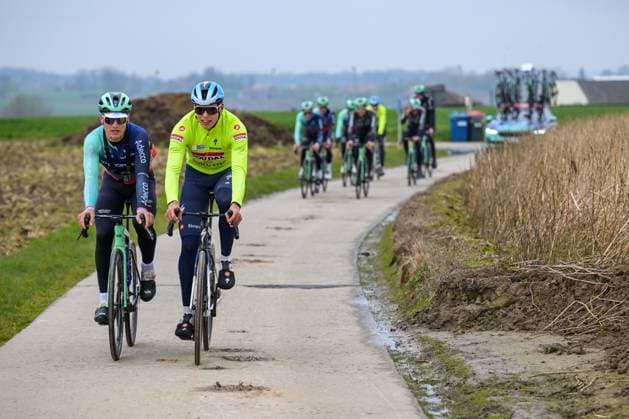 Sport Bilder des Tages Dutch Daan Hoole of Decathlon CMA CGM Team and French Paul Magnier of Soudal Quick-Step pictured in action during a track reconaissance ahead of the Ronde van Vlaanderen Tour des Flandres Tour of Flanders cycling race, Thursday 02 April 2026. The 110th edition of the cycling race will take place on Sunday 05 April. DAVIDxPINTENS  x169592428x