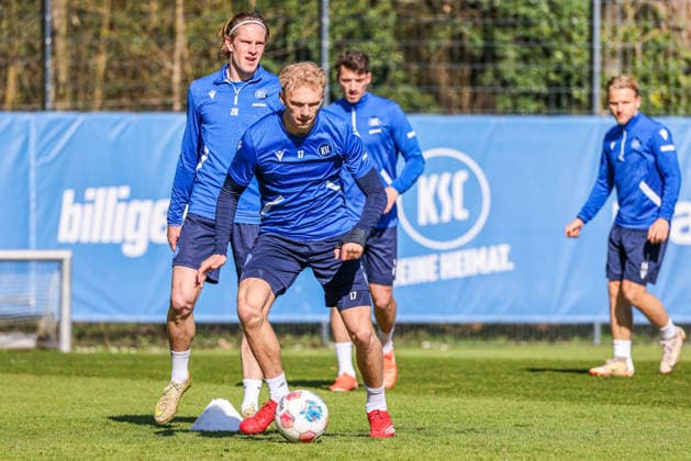 Training on 02 04 26, Men, Soccer, Season 2025 2026, 2 Liga, Karlsruher SC Leon Opitz KSC 17 am Ball Karlsruhe Wildparkstadion Baden Württemberg Germany