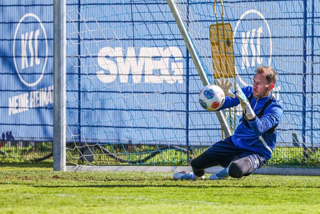 Training on 02 04 26, Men, Soccer, Season 2025 2026, 2 Liga, Karlsruher SC Goalkeeper Robin Himmelmann KSC 30 holds the ball in goalkeeper training Karlsruhe Wildparkstadion Baden Württemberg Germany
