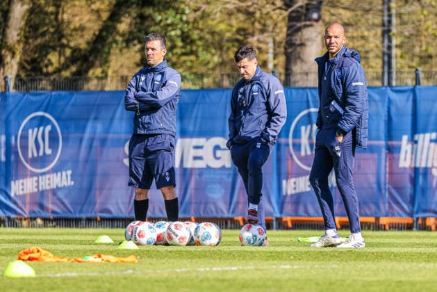 Training on 02 04 26, Men, Soccer, Season 2025 2026, 2 Liga, Karlsruher SC Christian Eichner KSC Coach , Sirus Motekallemi KSC Co Coach , Daniel Gordon KSC Co Coach vlnr 1 Karlsruhe Wildparkstadion Baden Württemberg Germany
