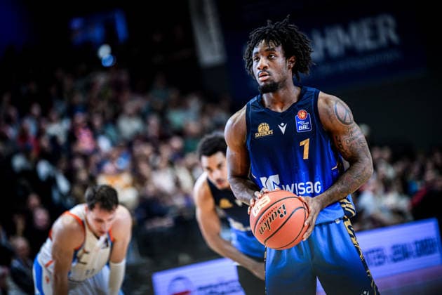 easycredit BBL Basketball Bundesliga 2025 2026 27 Matchday 02 04 2026 Science City Jena vs SKYLINERS Frankfurt Isaiah Swope Frankfurt , Portrait, Free Throw Sparkassen Arena