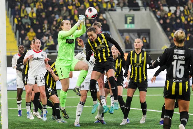 GOTHENBURG, SWEDEN 20260402 Häcken goalkeeper Fanney Birkisdottir saves during Thursday s semi final in the European Cup between BK Häcken and Eintracht Frankfurt at the Nordic Wellness arena Hisingen Arena GÖTEBORG SWEDEN x9200x  Copyright: xAdamxIhse TTx EUROPEAN CUP HOCKEY-FRANKFURT