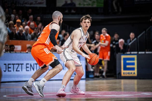 1 Basketball Bundesliga, easyCredit BBL, Season 2025 2026, Men, Main Round, Matchday 27, 02 04 2026, RASTA Vechta BMA365 Bamberg Baskets Adrian Petkovic 15 BMA365 Bamberg Baskets in action Vechta RASTA Dome Lower Saxony Germany