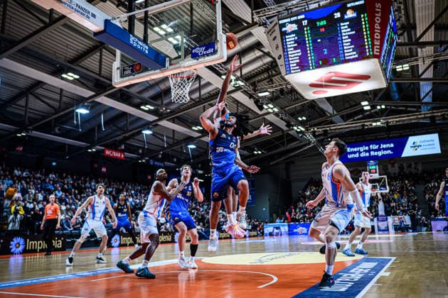 easycredit BBL Basketball Bundesliga 2025 2026 27 Matchday 02 04 2026 Science City Jena vs SKYLINERS Frankfurt Tyger Campbell Frankfurt blocked by William McNair Jena Sparkassen Arena