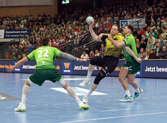 02 04 2026, xovx, Handball Daikin Handball Bundesliga, HSG Wetzlar TVB Stuttgart v l Jona Schoch HSG Wetzlar , Lenny Rubin TVB Stuttgart , Josip Simic HSG Wetzlar Wetzlar Buderus Arena Hessen Germany EN