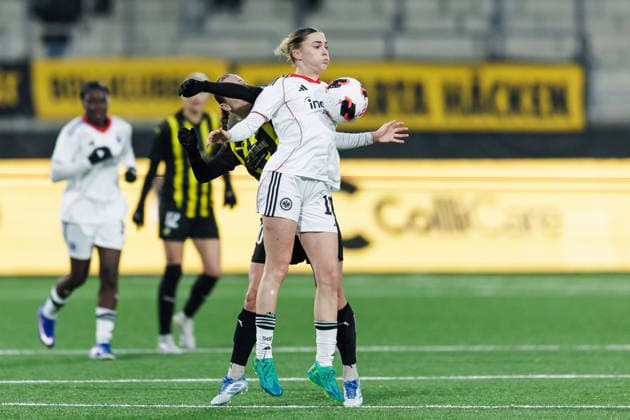 260402 Laura Freigang of Eintracht Frankfurt and Anna Anvegard of Häcken during the UEFA Women s Europa Cup semifinal between Häcken and Eintracht Frankfurt on April 2, 2026 in Gothenburg Photo Michael Erichsen BILDBYRAN COP 89 MI0962 fotboll football soccer fotball europa cup häcken eintracht frankfurt uefa womens europa cup dam bbeng semifinal  Copyright: MICHAELxERICHSEN BB260402MI020