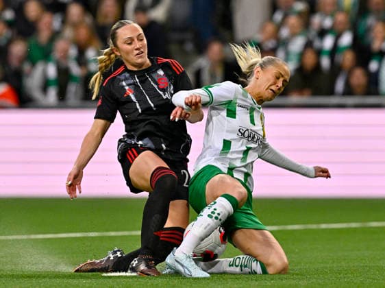 STOCKHOLM, SWEDEN 20260402 Sparta Prague s Elizabeth Ospeck and Hammarby s Alice Carlsson during Thursday s semi final in the European Cup between Hammarby IF and AC Sparta Prague at 3Arena STOCKHOLM SWEDEN x10030x  Copyright: xJonasxEkströmer TTx EUROPEAN CUP HAMMARBY-SPARTA PRAGUE