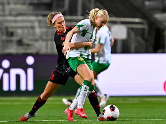 STOCKHOLM, SWEDEN 20260402 Sparta Pragues Franny Cerna and Hammarbys Emilie Joramo during Thursdays Europa Cup semi-final between Hammarby IF and AC Sparta Prague at 3Arena STOCKHOLM SWEDEN x10030x  Copyright: xJonasxEkströmer TTx EUROPA CUP HAMMARBY-SPARTA PRAG