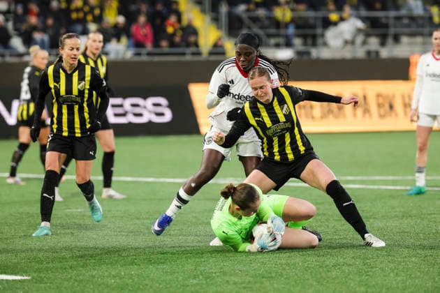 GÖTEBORG, SWEDEN 20260402 Eintracht Frankfurts Nicole Anyomi and Häckens Emma Östlund in front of Häcken goalkeeper Fanney Birkisdottir during Thursdays Europa Cup semi-final between BK Häcken and Eintracht Frankfurt at Nordic Wellness arena Hisingen Arena GÖTEBORG SWEDEN x9200x  Copyright: xAdamxIhse TTx EUROPA CUP HÄCKEN-FRANKFURT