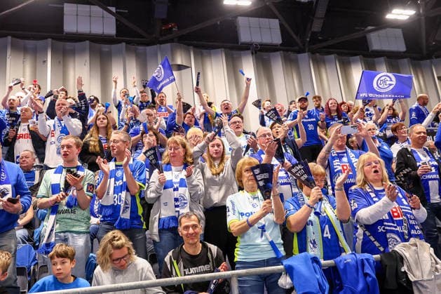 02 04 2026, Handball, HBL, Bergischer HC VfL Gummersbach, Mitsubishi Electric HALLE Düsseldorf Gummersbach fans cheer on the team North Rhine-Westphalia Germany