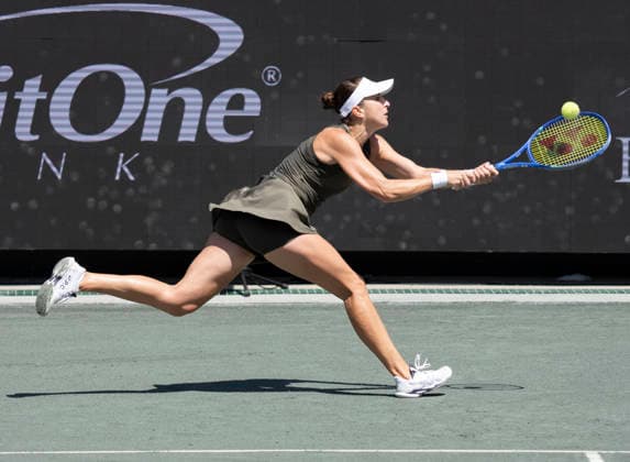 April 2, 2026: Belinda Bencic (SUI) defeated Sara Bejlek (CZE) 7-6, 6-2 at the Credit One Charleston Open being played at Family Circle Tennis Center in Charleston, South Carolina USA Ã‚ Tennisclix TENNIS 2026: Credit One Charleston Open APRIL 02  - ZUMAc04_ 20260402_zma_c04_024 Copyright: xLesliexBillmanx