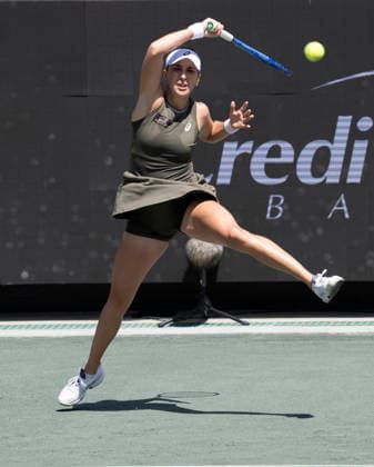 April 2, 2026: Belinda Bencic (SUI) defeated Sara Bejlek (CZE) 7-6, 6-2 at the Credit One Charleston Open being played at Family Circle Tennis Center in Charleston, South Carolina USA Ã‚ Tennisclix TENNIS 2026: Credit One Charleston Open APRIL 02  - ZUMAc04_ 20260402_zma_c04_028 Copyright: xLesliexBillmanx