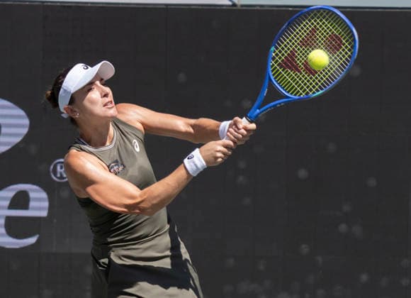 April 2, 2026: Belinda Bencic (SUI) defeated Sara Bejlek (CZE) 7-6, 6-2 at the Credit One Charleston Open being played at Family Circle Tennis Center in Charleston, South Carolina USA Ã‚ Tennisclix TENNIS 2026: Credit One Charleston Open APRIL 02  - ZUMAc04_ 20260402_zma_c04_030 Copyright: xLesliexBillmanx