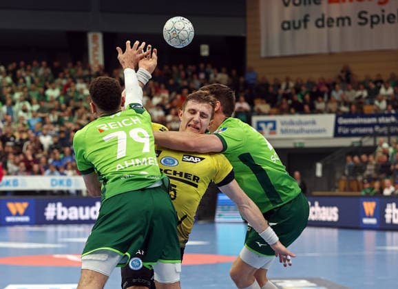 02 04 2026, xovx, Handball Daikin Handball Bundesliga, HSG Wetzlar TVB Stuttgart v l Ahmet Nafea HSG Wetzlar , Simone Mengon TVB Stuttgart , Jona Schoch HSG Wetzlar Wetzlar Buderus Arena Hessen Germany EN