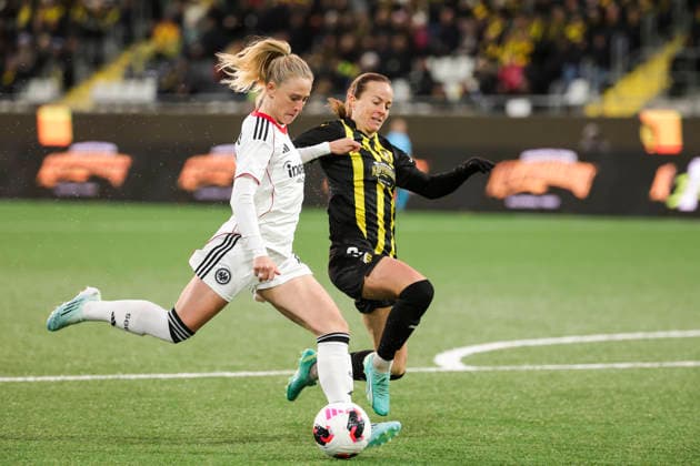 GÖTEBORG, SWEDEN 20260402 Eintracht Frankfurts Rebecka Blomqvist left and Häckens Aivi Luik during Thursdays Europa Cup semi-final between BK Häcken and Eintracht Frankfurt at Nordic Wellness arena Hisingen Arena GÖTEBORG SWEDEN x9200x  Copyright: xAdamxIhse TTx EUROPA CUP HÄCKEN-FRANKFURT