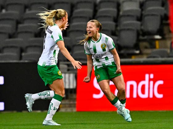 STOCKHOLM, SWEDEN 20260402 Hammarbys Fanny Peterson right cheers with Stina Lennartsson after her 1-0 goal during Thursdays Europa Cup semifinal between Hammarby IF and AC Sparta Prague at 3Arena STOCKHOLM SWEDEN x10030x  Copyright: xJonasxEkströmer TTx EUROPA CUP HAMMARBY-SPARTA PRAG