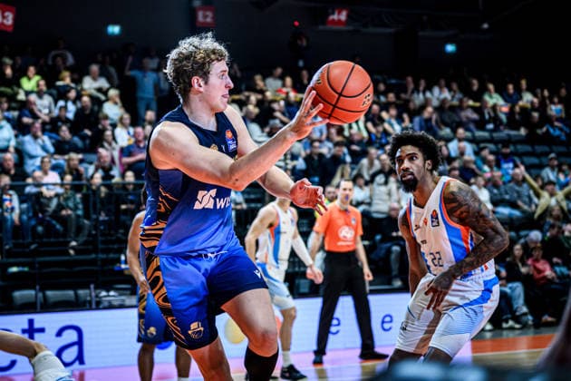 easycredit BBL Basketball Bundesliga 2025 2026 27 Matchday 02 04 2026 Science City Jena vs SKYLINERS Frankfurt Jacob Holt Frankfurt saves the ball from the end, tongue out Sparkassen Arena